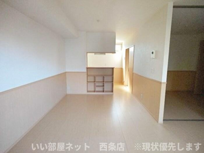 エトワールしゅりⅡの居間・リビング