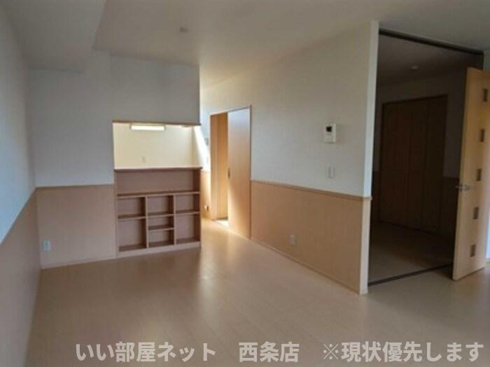 エトワールしゅりⅡの居間・リビング