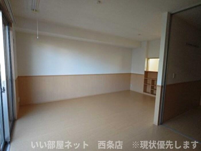 エトワールしゅりⅡの居間・リビング