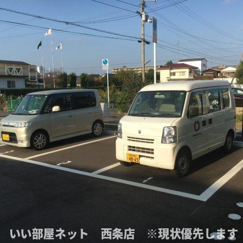 アーバンアヴェニュー　Ⅱ棟の駐車場