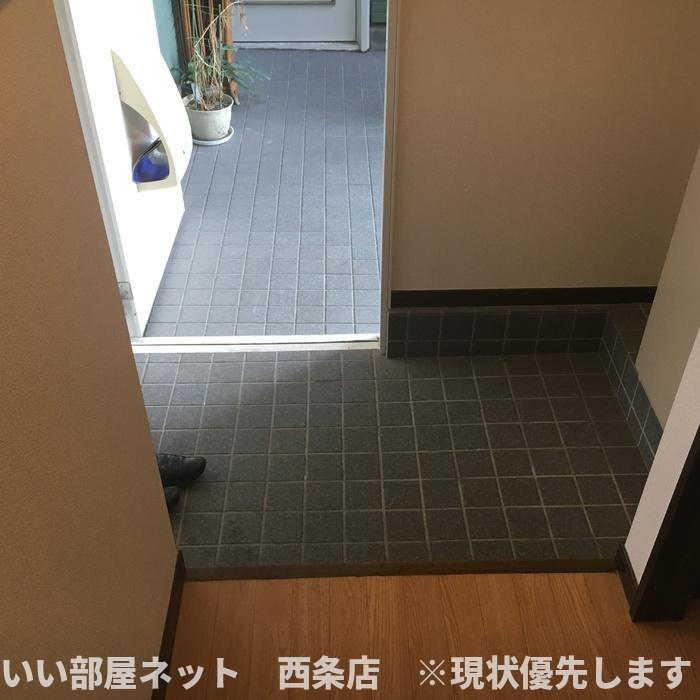 アーバンアヴェニュー　Ⅱ棟の玄関