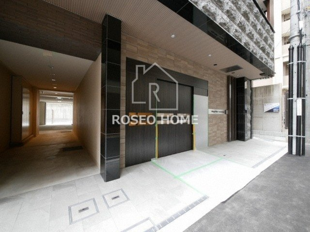 ラドゥセール谷町のエントランス