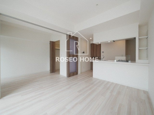 ラドゥセール谷町の居間・リビング|同マンション別部屋：参考写真