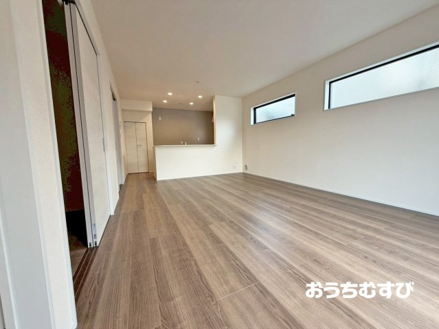 春日井市上条町7丁目(全2棟)の居間・リビング