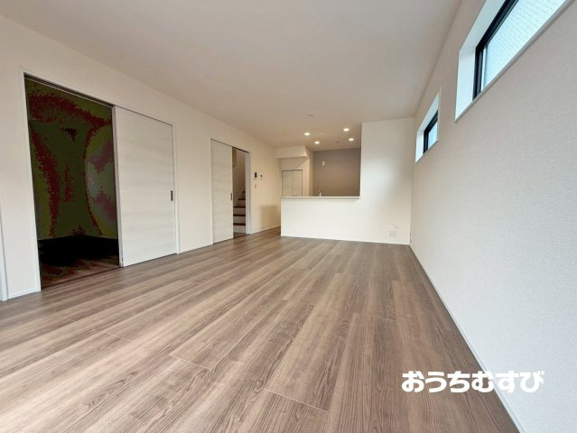 春日井市上条町7丁目(全2棟)の居間・リビング