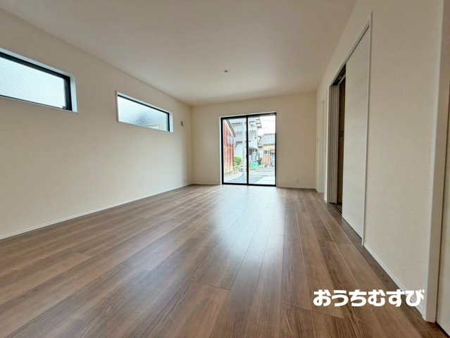 春日井市上条町7丁目(全2棟)の居間・リビング