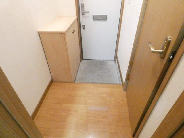 コーポリビエールの玄関