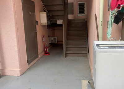 【ロビー】 | 富士見マンション | ロビーというと、エントランスと何がちがうの？と思いますよね。実はロビーとエントランスには明確な決まりはありません。物件によっては、エントランスを入って広がるある程度の広さのある空間がロビーとなります。