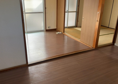 【居間・リビング】 | 富士見マンション | リビングの間取りの種類は大きくわけてリビングとダイニングが別になっているタイプ、リビングダイニング一体型です。どちらも一長一短ですので、家を選ぶ時はその両面をチェックして決めるようにしましょう。