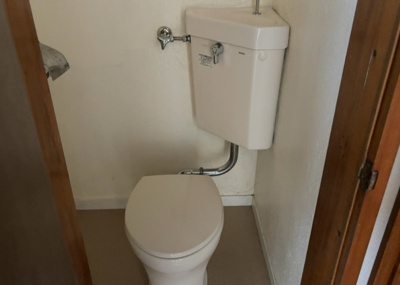 【トイレ】 | 富士見マンション | トイレは大きさや形、機能、抗菌性などが異なる多種多彩なタイプが各メーカーから出ています。それぞれに良さがあるため、事前にどういったタイプのトイレがいいのかをご家庭内で決めて、内見に行くといいでしょう。