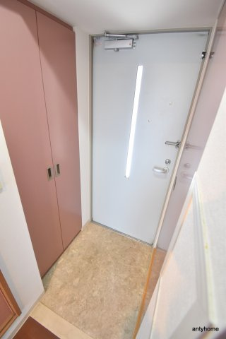 ドゥーエ江坂2　仲介手数料無料の玄関