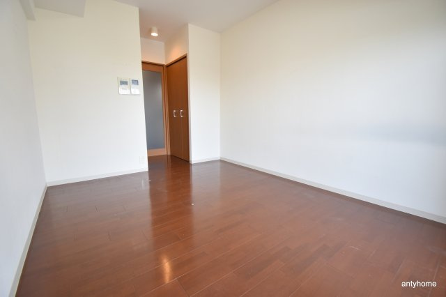 ドゥーエ江坂2　仲介手数料無料の居間・リビング