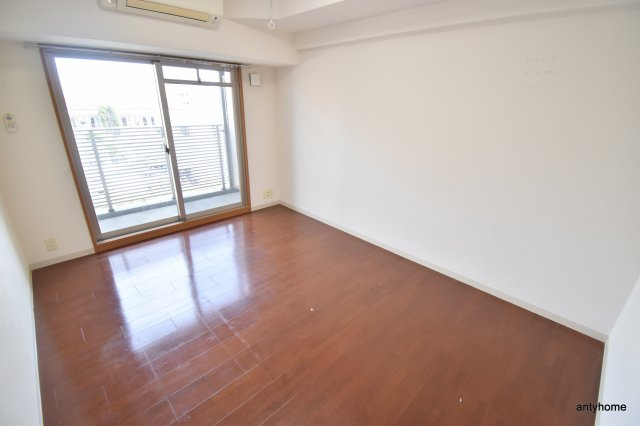 ドゥーエ江坂2　仲介手数料無料の居間・リビング