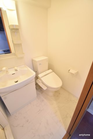 ドゥーエ江坂2　仲介手数料無料のトイレ