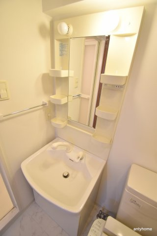 ドゥーエ江坂2　仲介手数料無料の洗面所