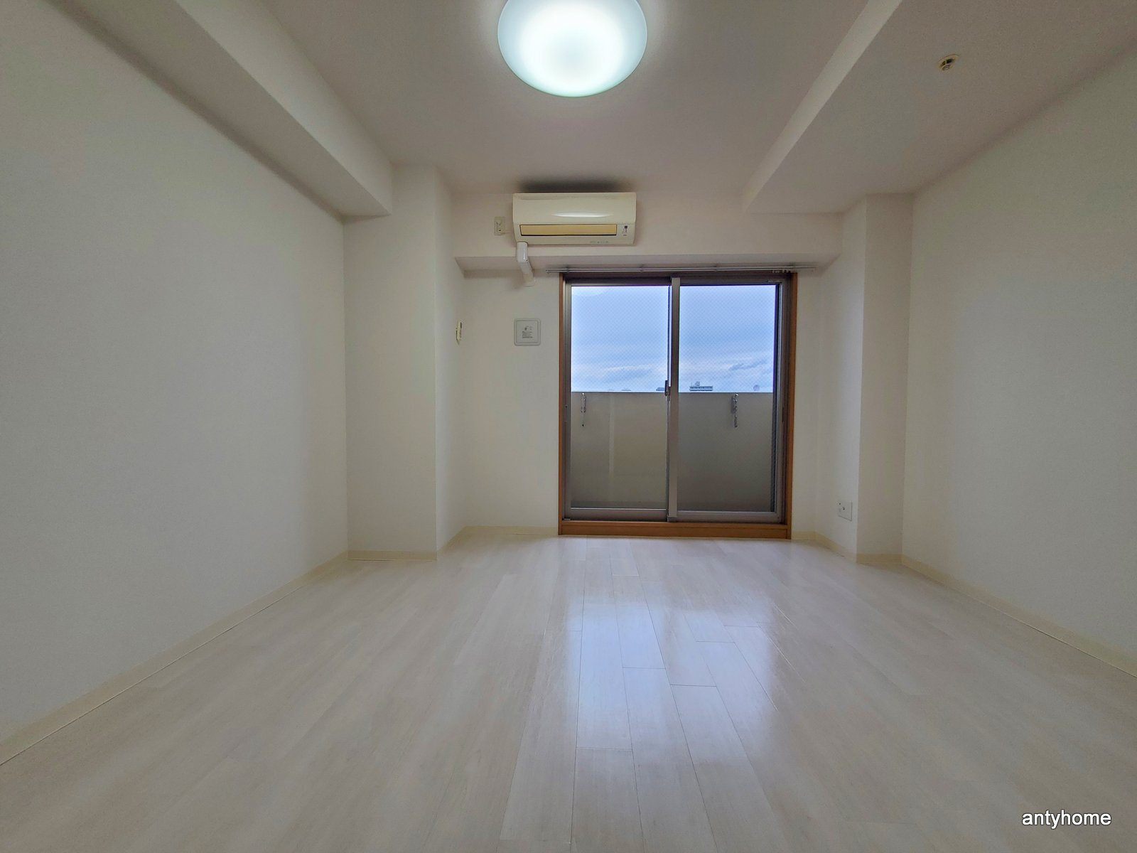 ドゥーエ玉造 仲介手数料無料の居間・リビング