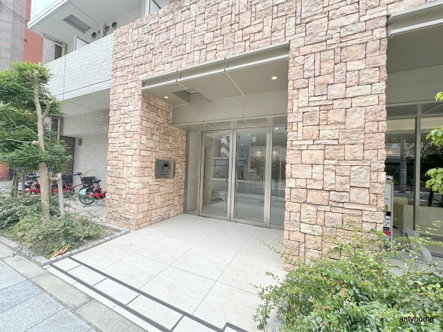 レオンコンフォート難波サウスゲート　仲介手数料無料のエントランス