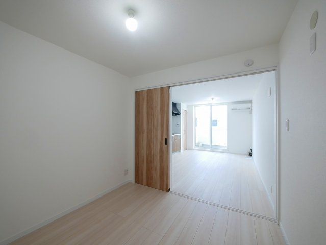 ソレイユビセレクト法蓮町Ⅲの洋室|広々とした洋室です