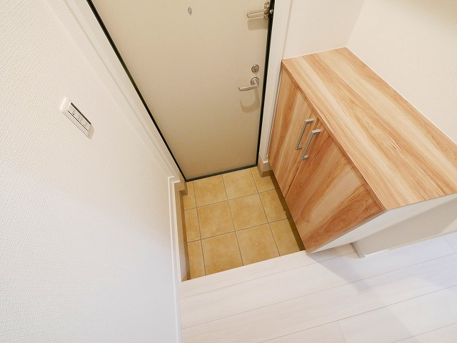 ソレイユビセレクト法蓮町Ⅲの玄関