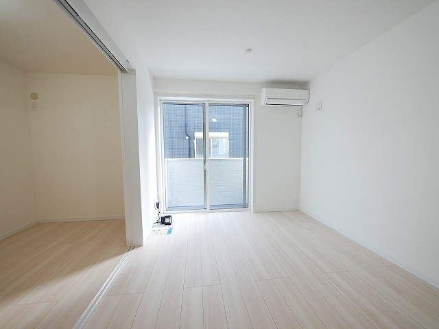 ソレイユビセレクト法蓮町Ⅲの居間・リビング