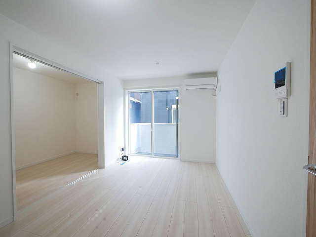 ソレイユビセレクト法蓮町Ⅲの居間・リビング