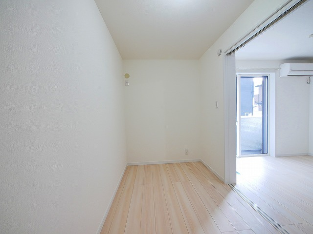 ソレイユビセレクト法蓮町Ⅲの洋室