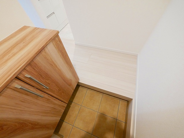 ソレイユビセレクト法蓮町Ⅲの玄関