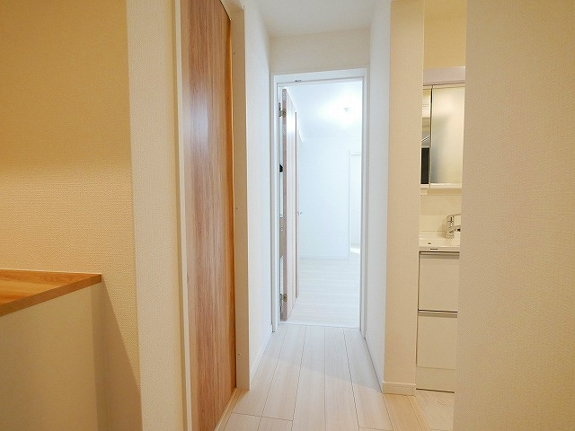 ソレイユビセレクト法蓮町Ⅲの玄関