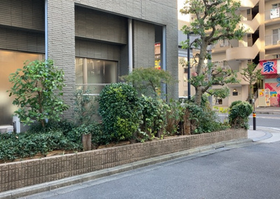 【外観】 | レクセルマンション本厚木 | 土地の形が極端に長細かったり、狭小地、あるいは道路との高低差がある傾斜地だった場合、後々売ろうとしても買い手がつかない場合もあります。後々、売却することになった時に価値の下がらない土地を選びましょう。