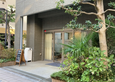 【外観】 | レクセルマンション本厚木 | 土地の面積＝住宅面積ではありません。建ぺい率の問題などで、土地のある場所によって住宅を建てられる面積は限られています。高さもしかり、「土地」という言葉の中には、建築条件も含まれると考えておきましょう。