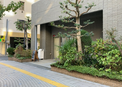 【外観】 | レクセルマンション本厚木 | 土地の前の道路に消火栓が設置されていることがあります。この場合、道路交通法第45条第1項により、駐車禁止の場所が指定されています。そのため、車庫などの駐車スペースをつくることができない場合があります。