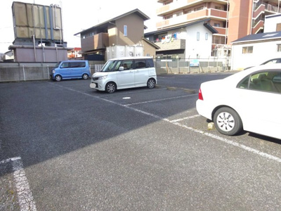 【駐車場】 | グランドハイツ八幡 | カースペースがあります