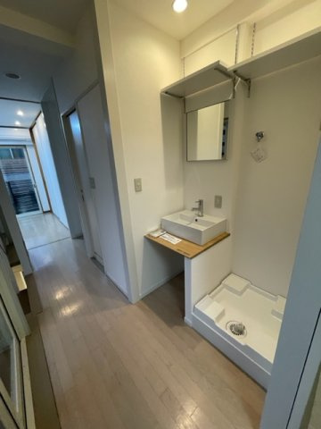 ３階洗面台と洗濯機置き場