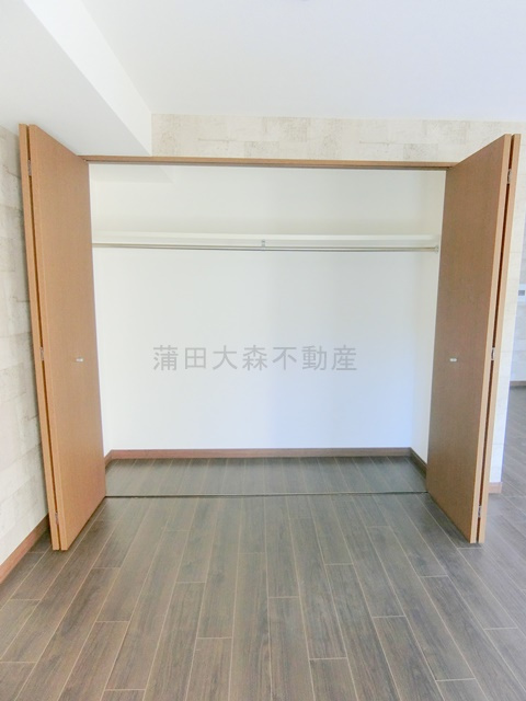 西馬込駅近ルーフバルコニー付1LDKの収納|リビングダイニング　クローゼット