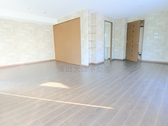 西馬込駅近ルーフバルコニー付1LDKの居間・リビング