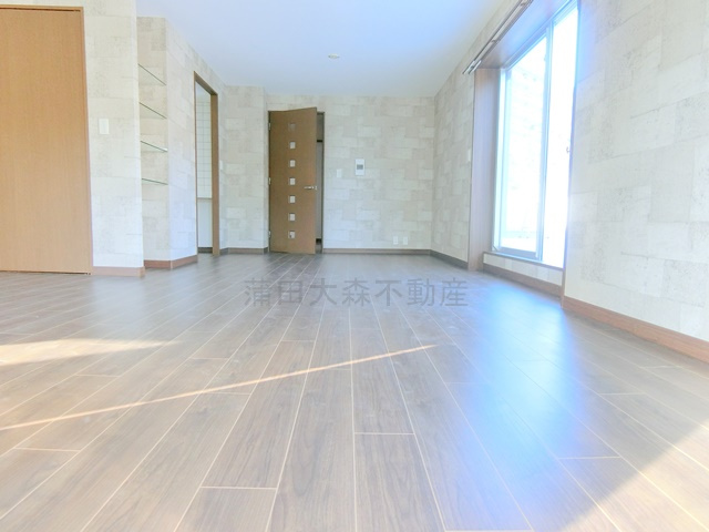 西馬込駅近ルーフバルコニー付1LDKの居間・リビング