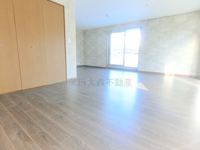 西馬込駅近ルーフバルコニー付1LDKの居間・リビング