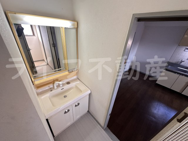 メゾンドール若江北の独立洗面台|独立洗面台、朝の身支度には欠かせません