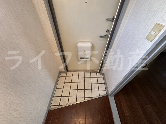 メゾンドール若江北の玄関|落ち着いた玄関です