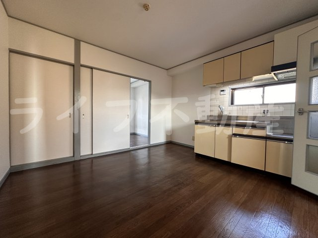 メゾンドール若江北の居間・リビング|こちらのリビングで趣味の時間をお楽しみください