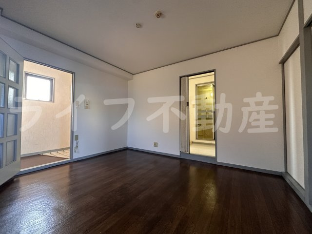 メゾンドール若江北の内装|明るい室内です