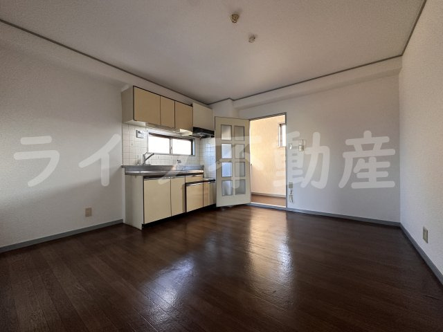 メゾンドール若江北のキッチン|落ち着いた色調の洋室です