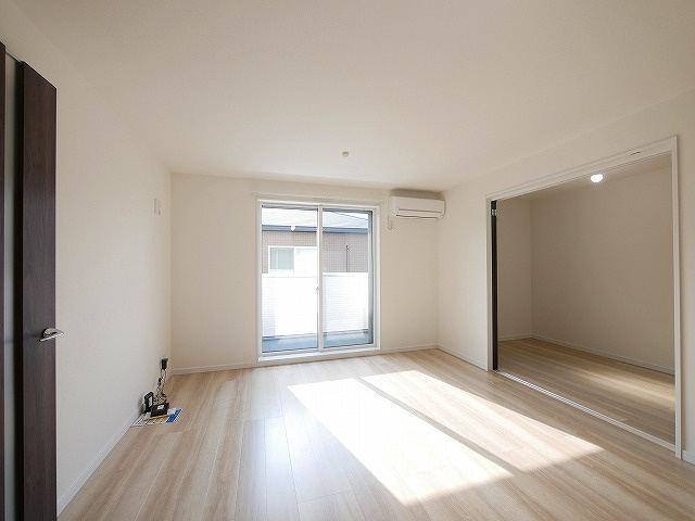 ソレイユビセレクト法蓮町Ⅳの居間・リビング