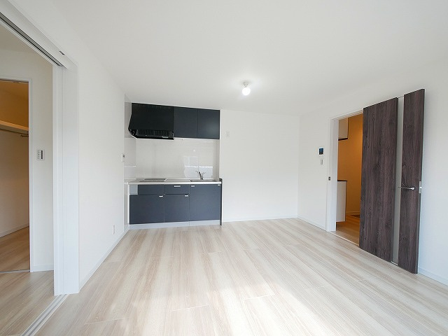 ソレイユビセレクト法蓮町Ⅳの居間・リビング