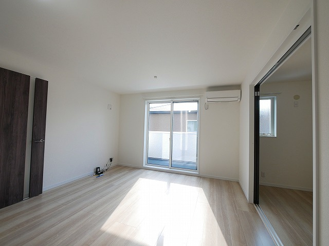 ソレイユビセレクト法蓮町Ⅳの居間・リビング