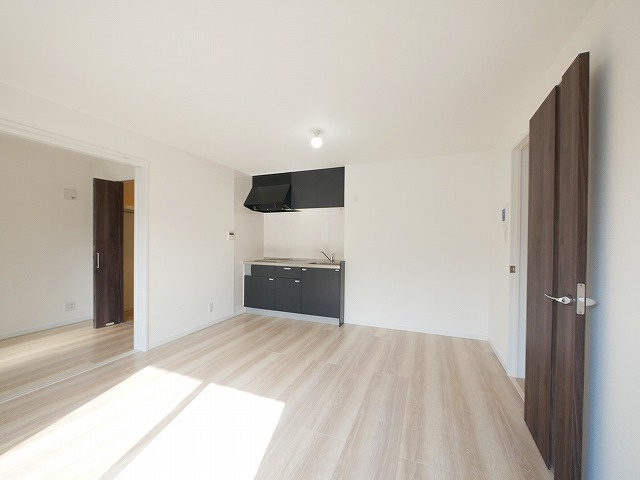 ソレイユビセレクト法蓮町Ⅳの居間・リビング