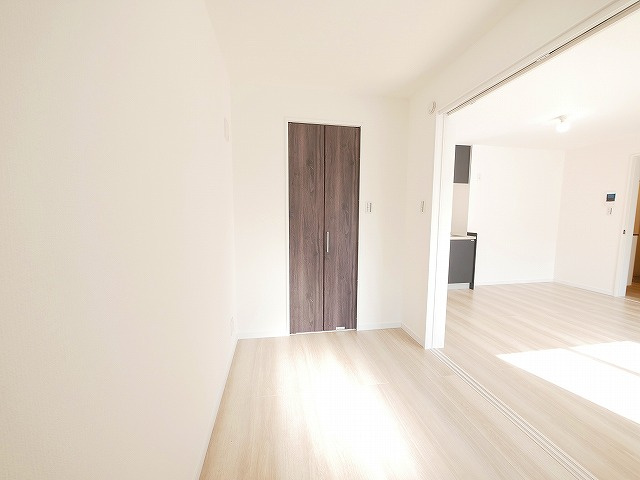 ソレイユビセレクト法蓮町Ⅳの洋室