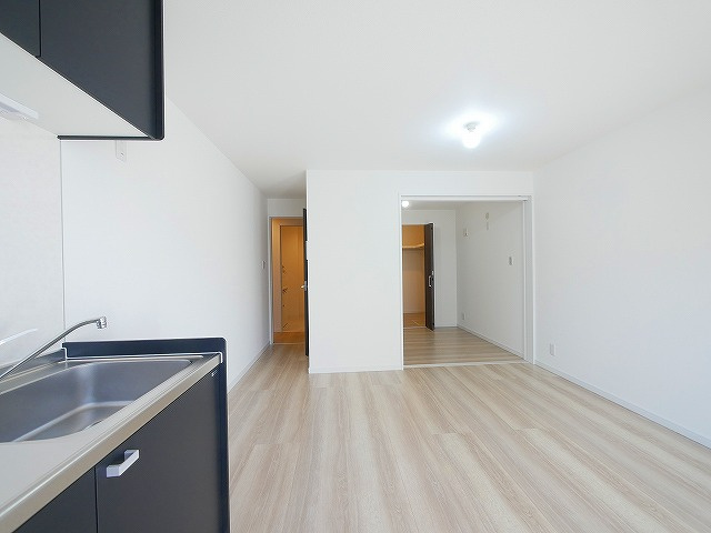 ソレイユビセレクト法蓮町Ⅳの居間・リビング