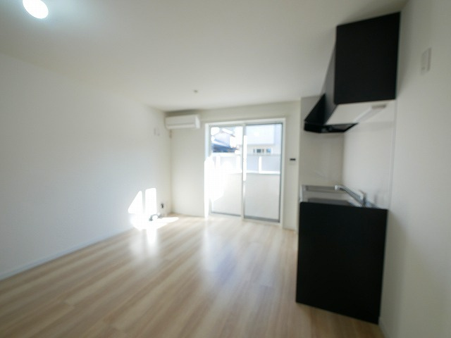 ソレイユビセレクト法蓮町Ⅳの居間・リビング