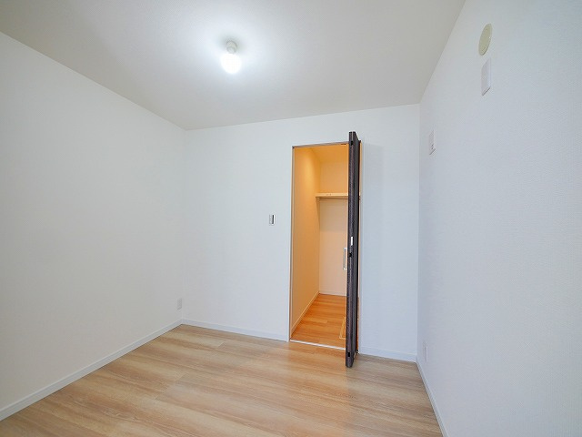 ソレイユビセレクト法蓮町Ⅳの洋室